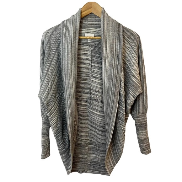 Wilfred from Aritzia, Classic Diderot Sweater, light grey, size Small, EUC - Picture 7 of 15